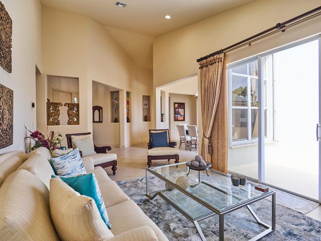 8282 Spyglass Drive, West Palm Beach, FL 33412