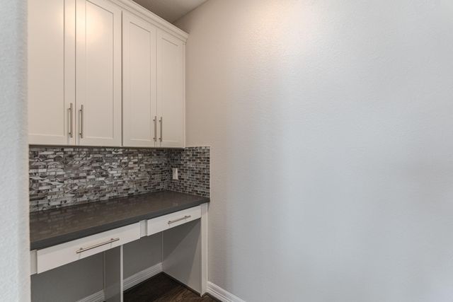 6 Winter Thicket Place, The Woodlands, TX 77375