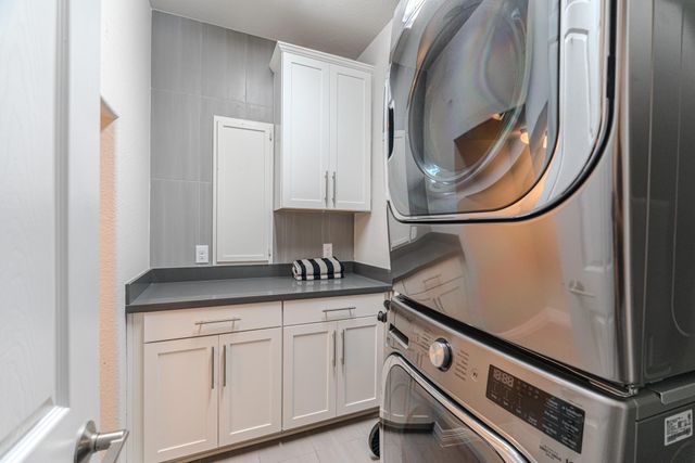 6 Winter Thicket Place, The Woodlands, TX 77375