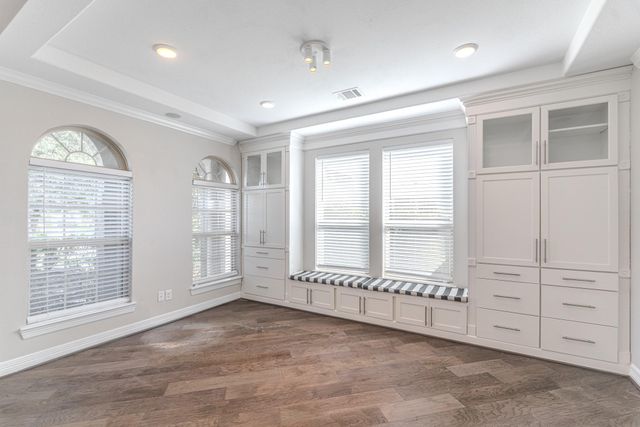 6 Winter Thicket Place, The Woodlands, TX 77375