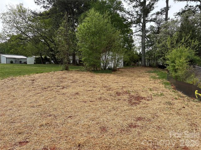 608 E Boston Avenue, Bessemer City, NC 28016