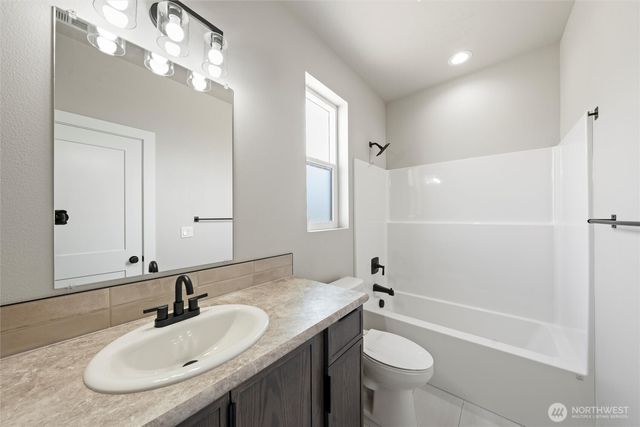 4308 W Surf Scoter Street, Moses Lake, WA 98837