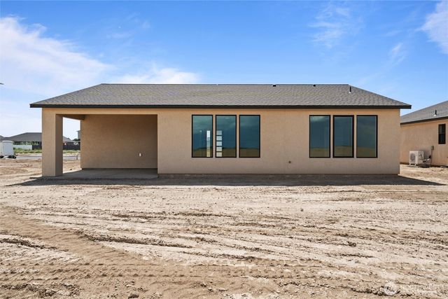 4308 W Surf Scoter Street, Moses Lake, WA 98837