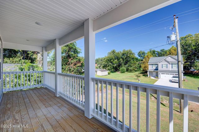 205 W Williams Street, Saint Helena, NC 28425