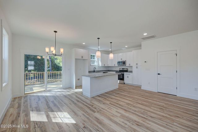 205 W Williams Street, Saint Helena, NC 28425