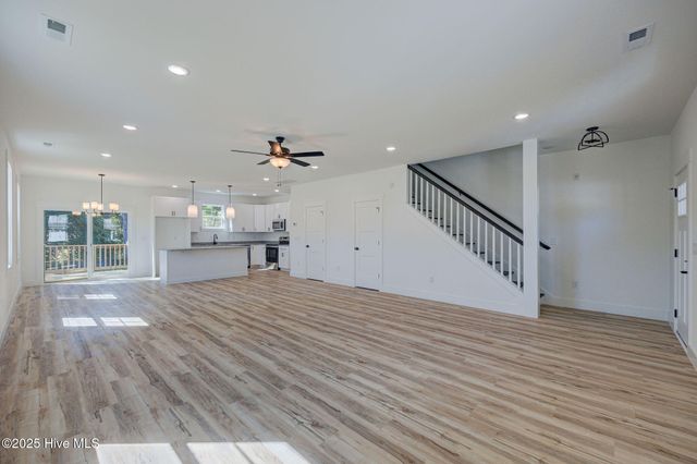 205 W Williams Street, Saint Helena, NC 28425