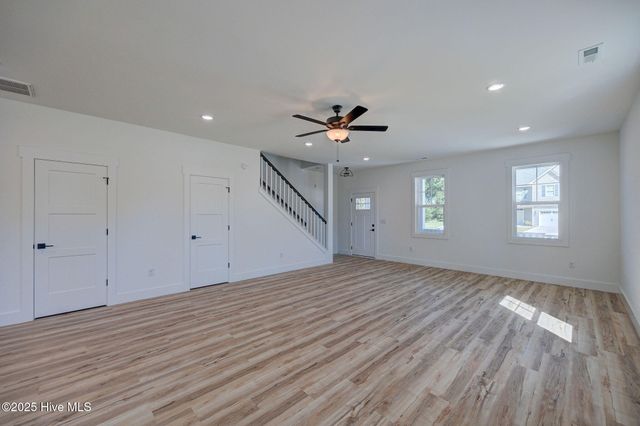 205 W Williams Street, Saint Helena, NC 28425
