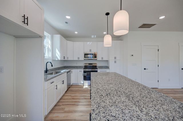205 W Williams Street, Saint Helena, NC 28425