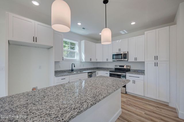 205 W Williams Street, Saint Helena, NC 28425