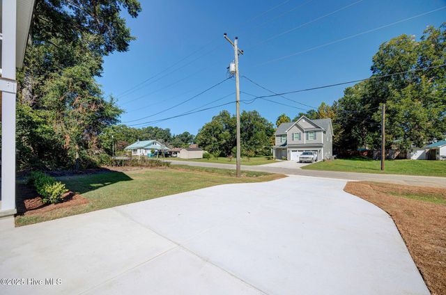 205 W Williams Street, Saint Helena, NC 28425