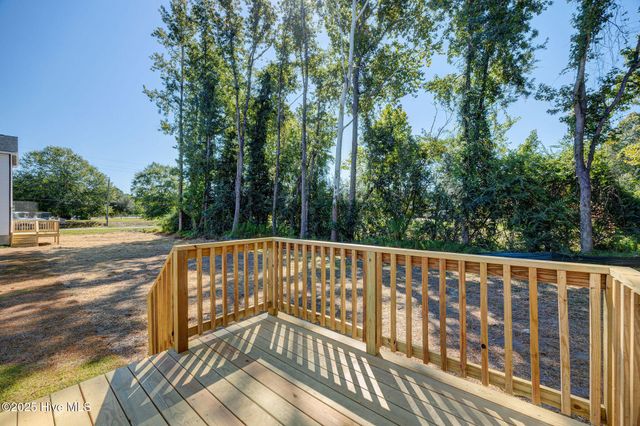 205 W Williams Street, Saint Helena, NC 28425