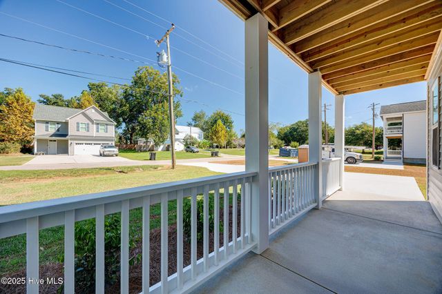 205 W Williams Street, Saint Helena, NC 28425