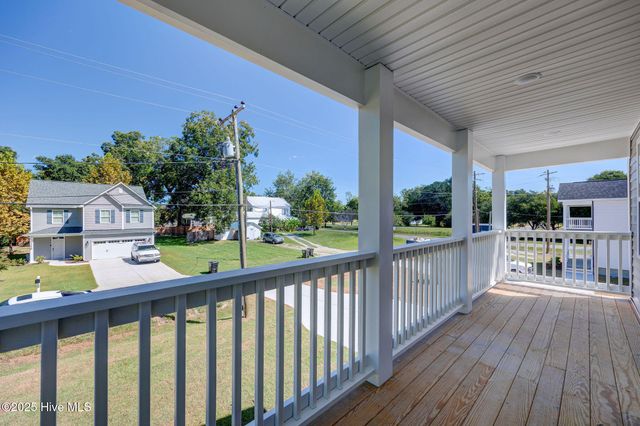 205 W Williams Street, Saint Helena, NC 28425