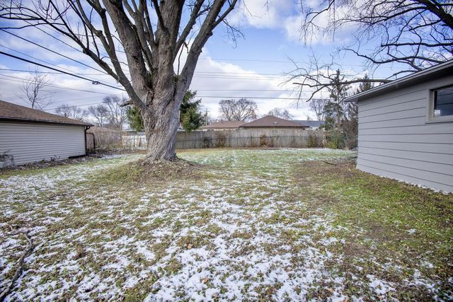 10500 W Rae AVENUE, Milwaukee, WI 53225