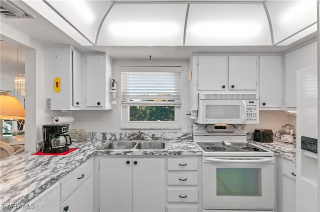 5 High Point CIR W 301, Naples, FL 34103