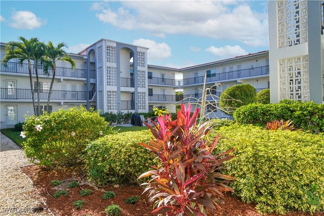 5 High Point CIR W 301, Naples, FL 34103