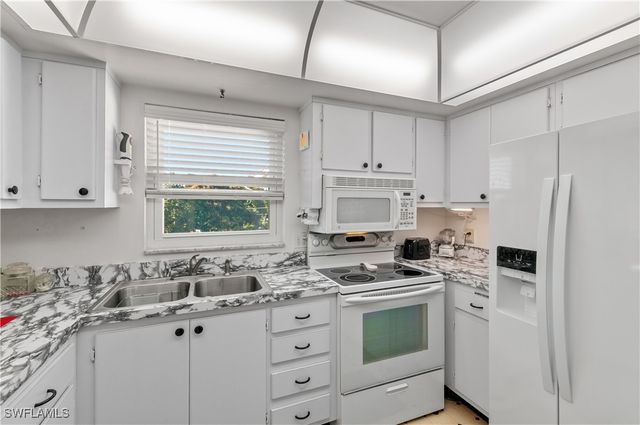 5 High Point CIR W 301, Naples, FL 34103