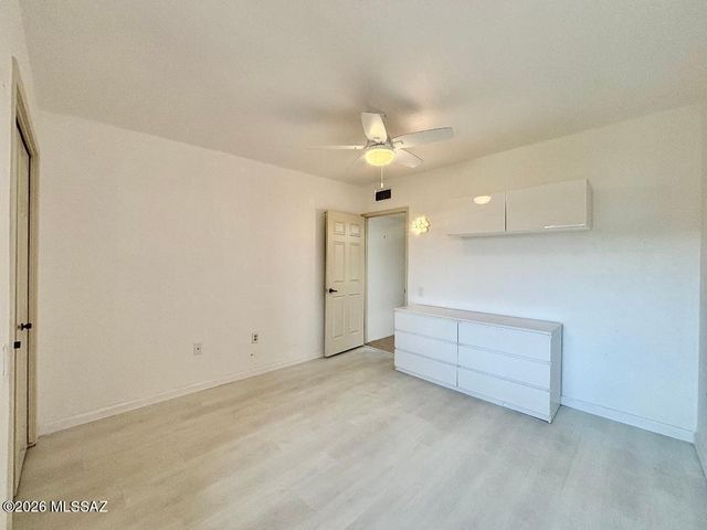 1364 W Desert Hills Drive, Green Valley, AZ 85622