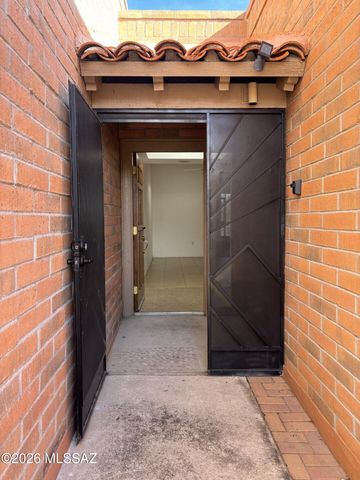 1364 W Desert Hills Drive, Green Valley, AZ 85622