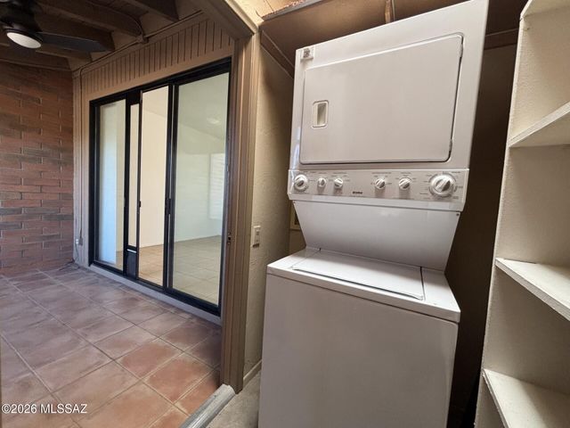 1364 W Desert Hills Drive, Green Valley, AZ 85622