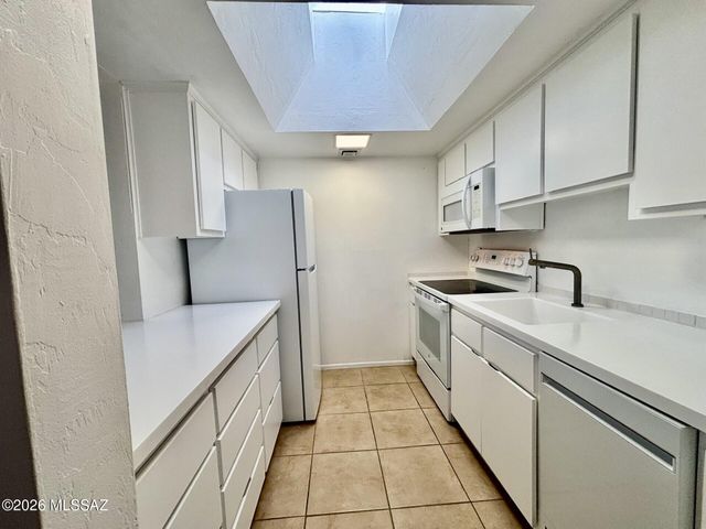 1364 W Desert Hills Drive, Green Valley, AZ 85622