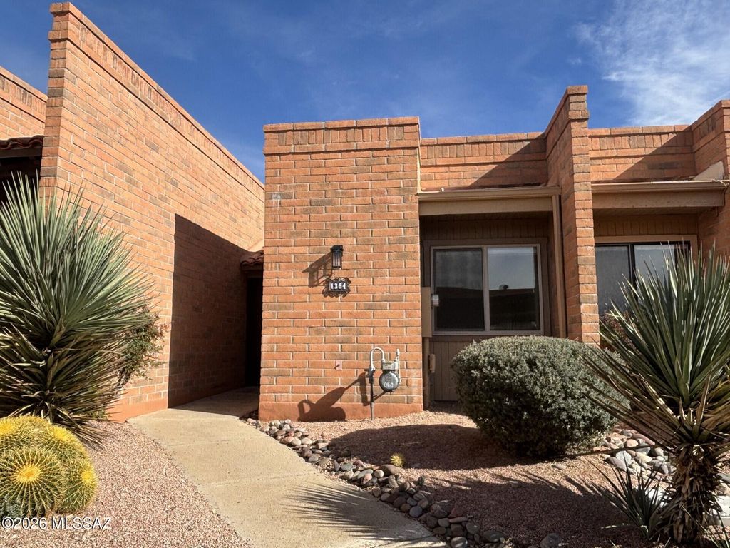 1364 W Desert Hills Drive, Green Valley, AZ 85622