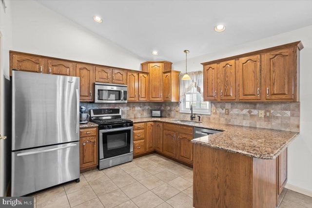 6 SPRINGHOUSE DR, Myerstown, PA 17067