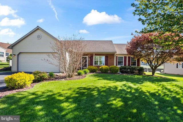 6 SPRINGHOUSE DR, Myerstown, PA 17067