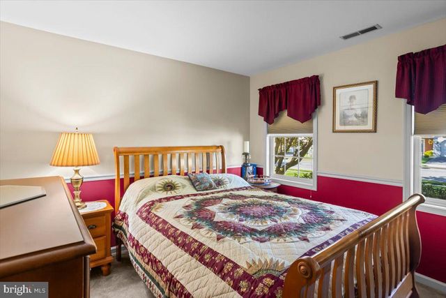 6 SPRINGHOUSE DR, Myerstown, PA 17067