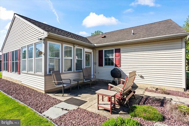 6 SPRINGHOUSE DR, Myerstown, PA 17067