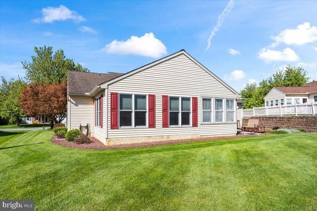 6 SPRINGHOUSE DR, Myerstown, PA 17067