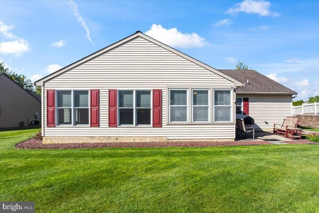 6 SPRINGHOUSE DR, Myerstown, PA 17067