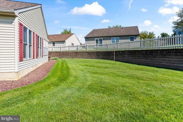 6 SPRINGHOUSE DR, Myerstown, PA 17067