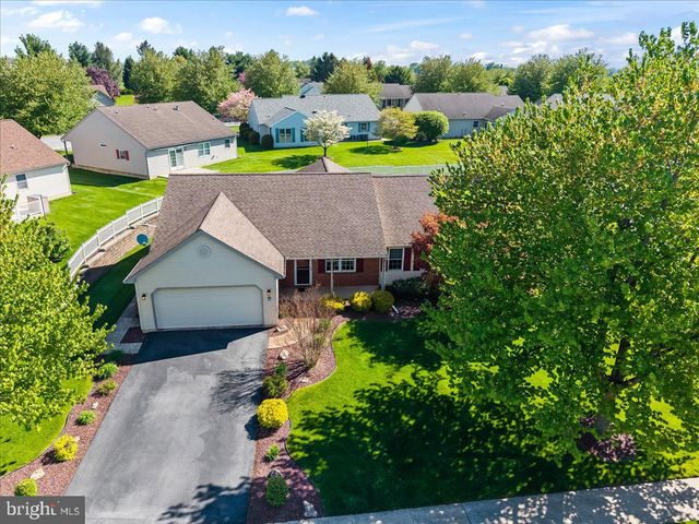 6 SPRINGHOUSE DR, Myerstown, PA 17067