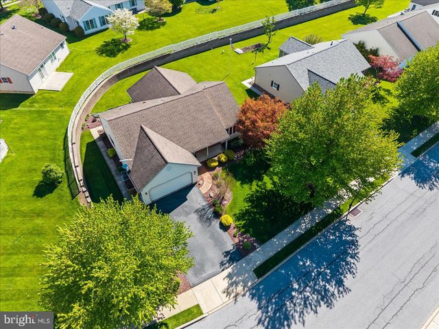 6 SPRINGHOUSE DR, Myerstown, PA 17067
