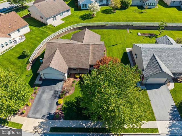 6 SPRINGHOUSE DR, Myerstown, PA 17067