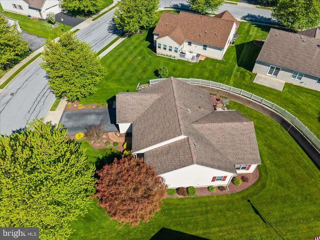 6 SPRINGHOUSE DR, Myerstown, PA 17067