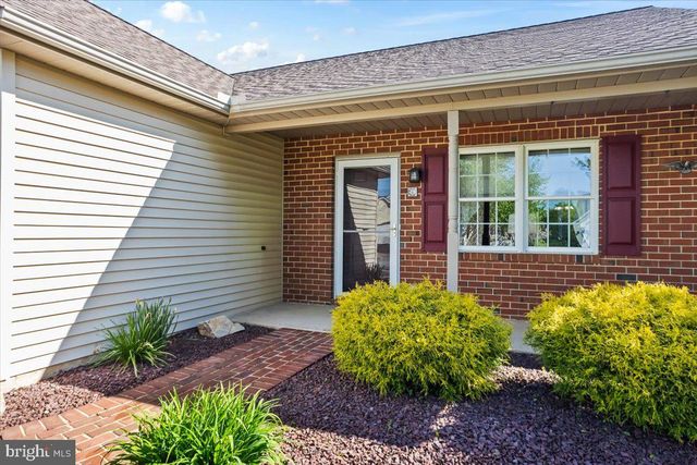 6 SPRINGHOUSE DR, Myerstown, PA 17067