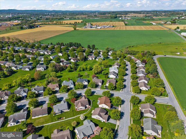 6 SPRINGHOUSE DR, Myerstown, PA 17067