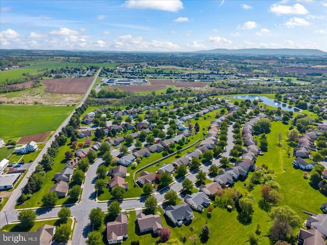 6 SPRINGHOUSE DR, Myerstown, PA 17067