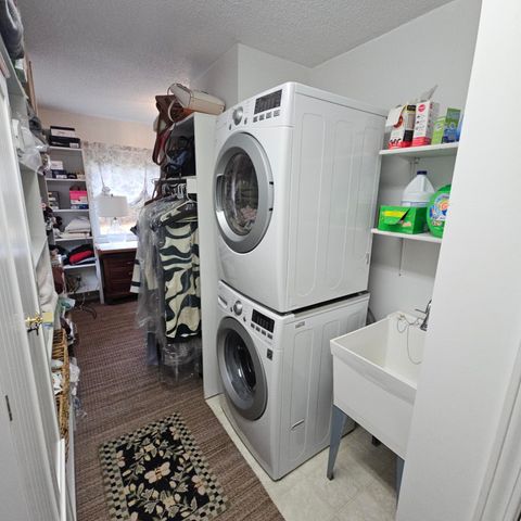 9138 White Pine Drive, Morton Twp, MI 49346