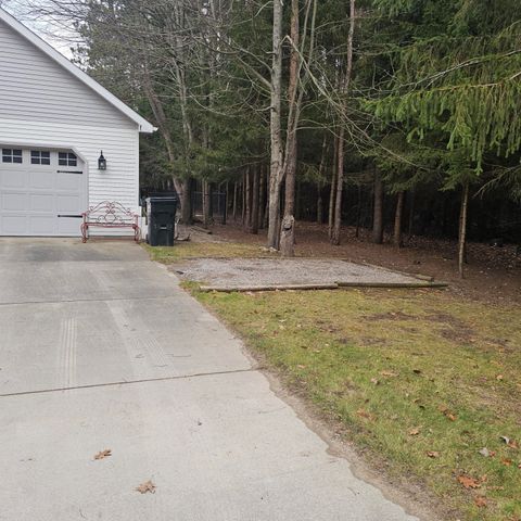 9138 White Pine Drive, Morton Twp, MI 49346