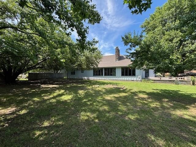 603 Lakeside Court, Girard, KS 66743