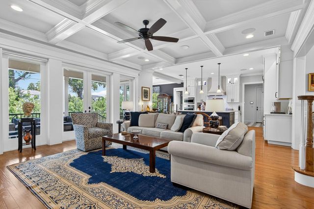 5009 W LEONA STREET, Tampa, FL 33629