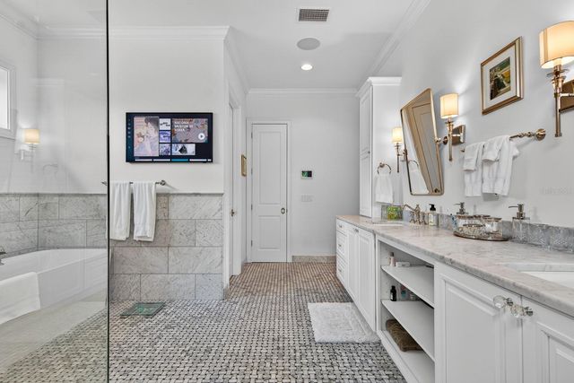 5009 W LEONA STREET, Tampa, FL 33629
