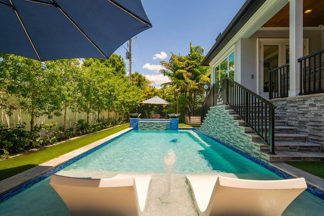 5009 W LEONA STREET, Tampa, FL 33629
