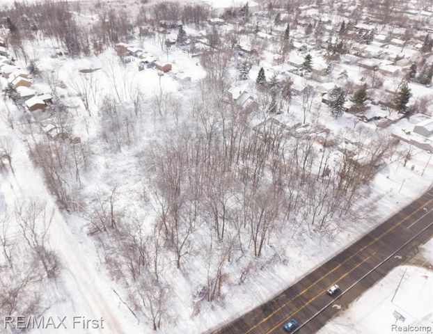 000 Cooley Lake, West Bloomfield, MI 48324