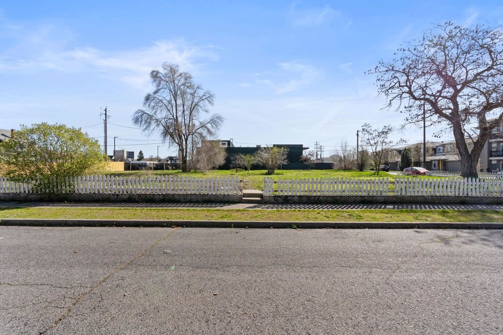 614 N Oak St, Spokane, WA 99208 photo 3