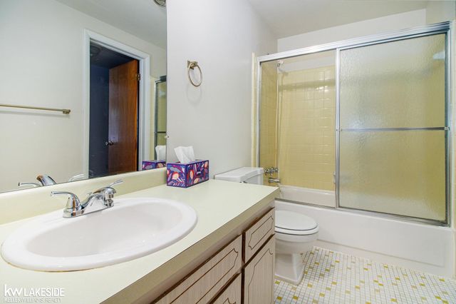 28306 Universal Drive, Warren, MI 48092