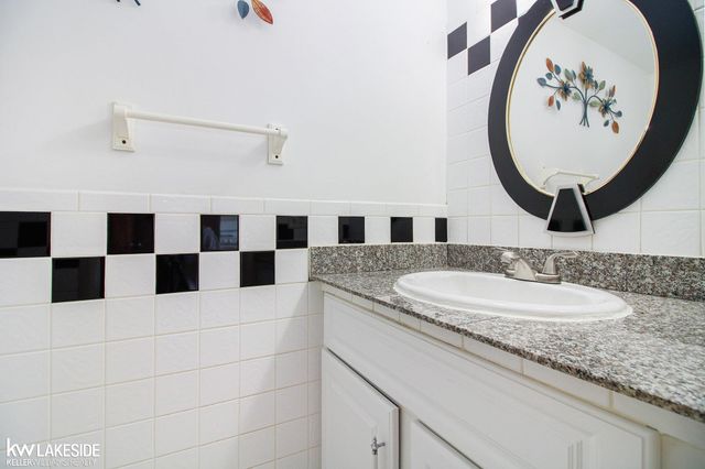 28306 Universal Drive, Warren, MI 48092